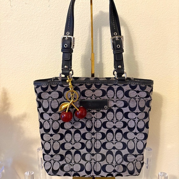 Coach Other - Coach vintage gray/black leather jacquard  shoulde/tote bag